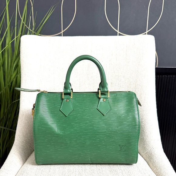Authentic Louis Vuitton Speedy 25 Epi Leather Bag in a vibrant Borneo green - Picture 1 of 16